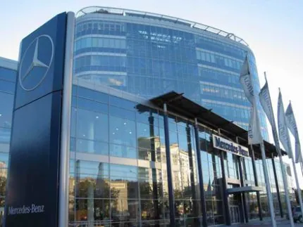 Мерседес-бенц центр Плаза
